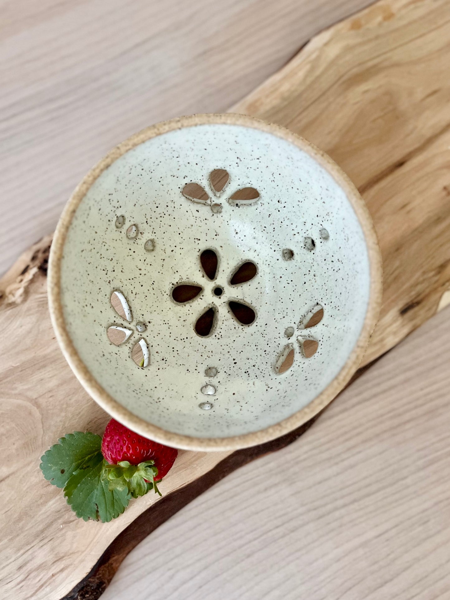 Berry bowl, Flower pattern