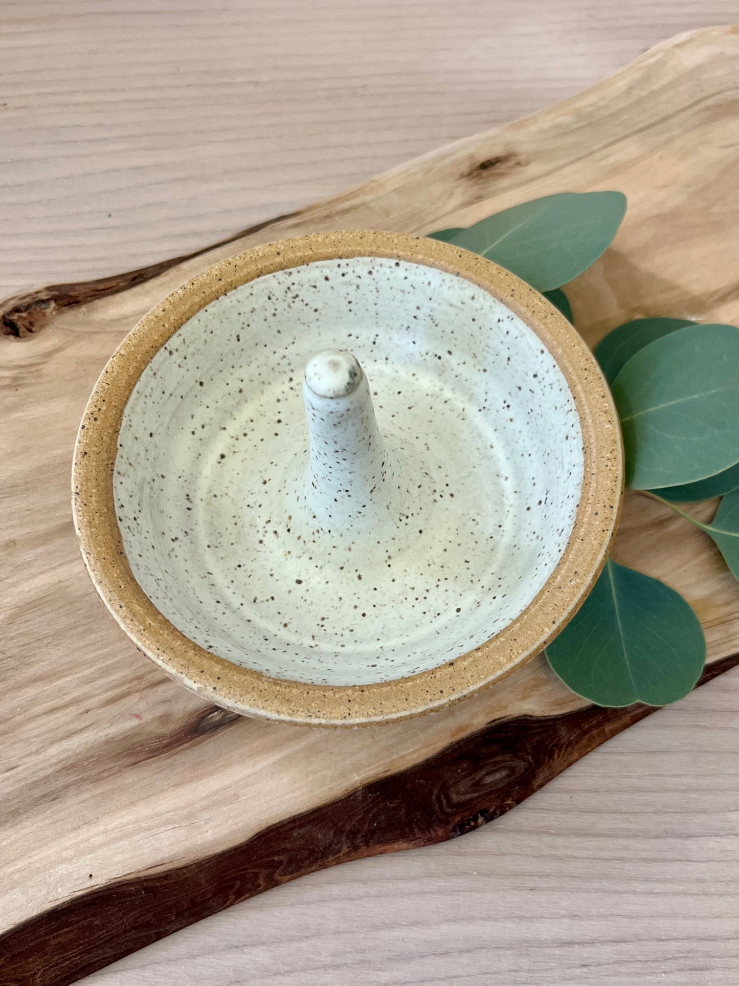 Ring dish, Classic speckle & cream