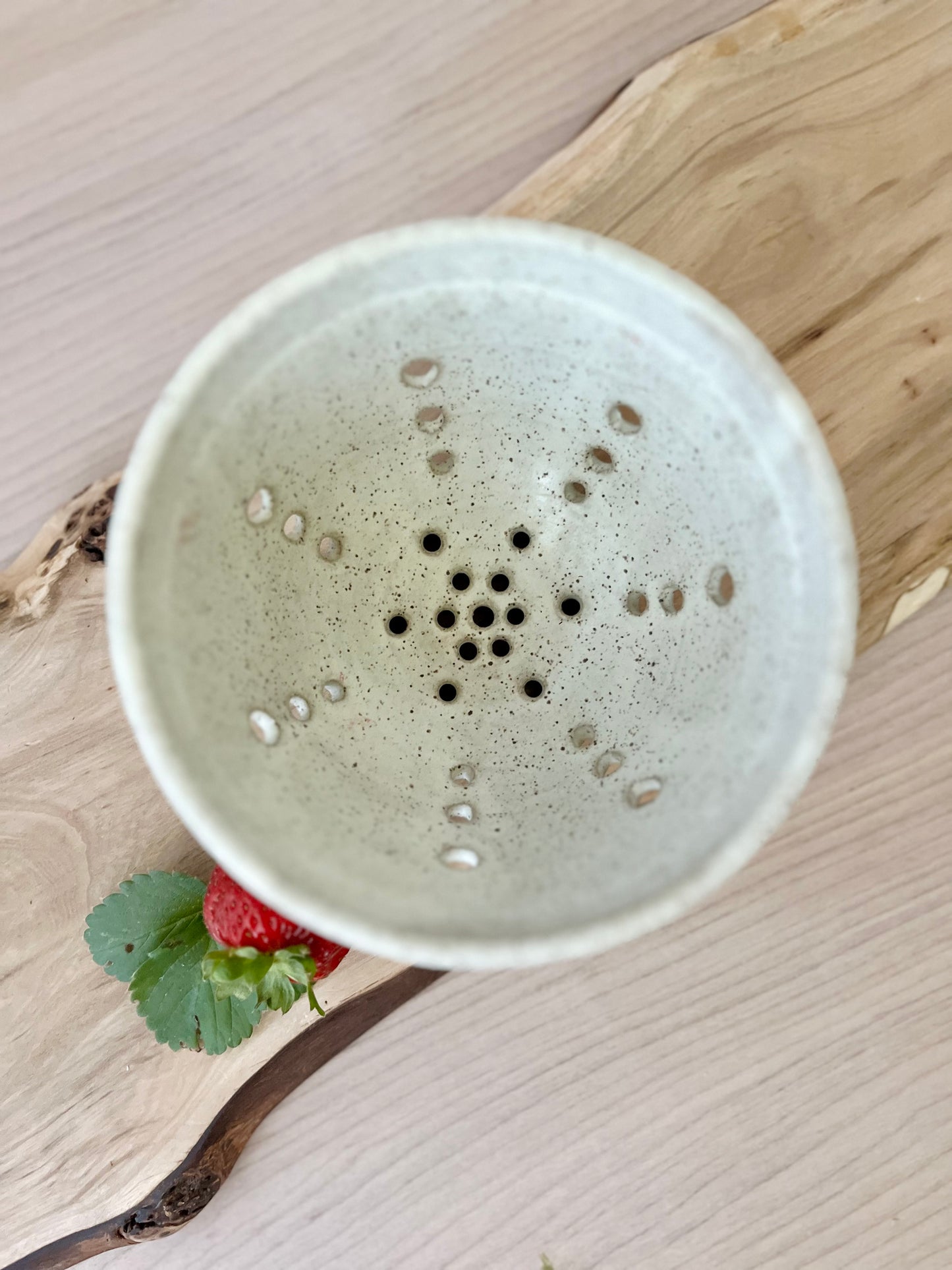 Berry bowl, Small hole pattern