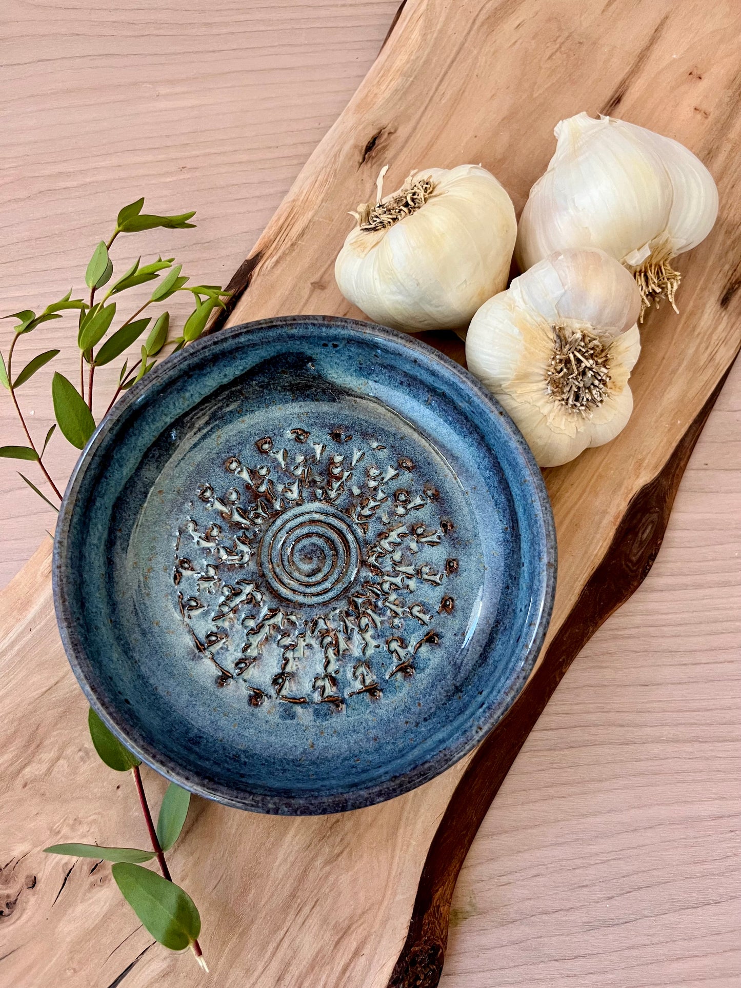 Garlic grater dish