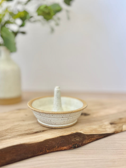 Ring dish, Classic speckle & cream