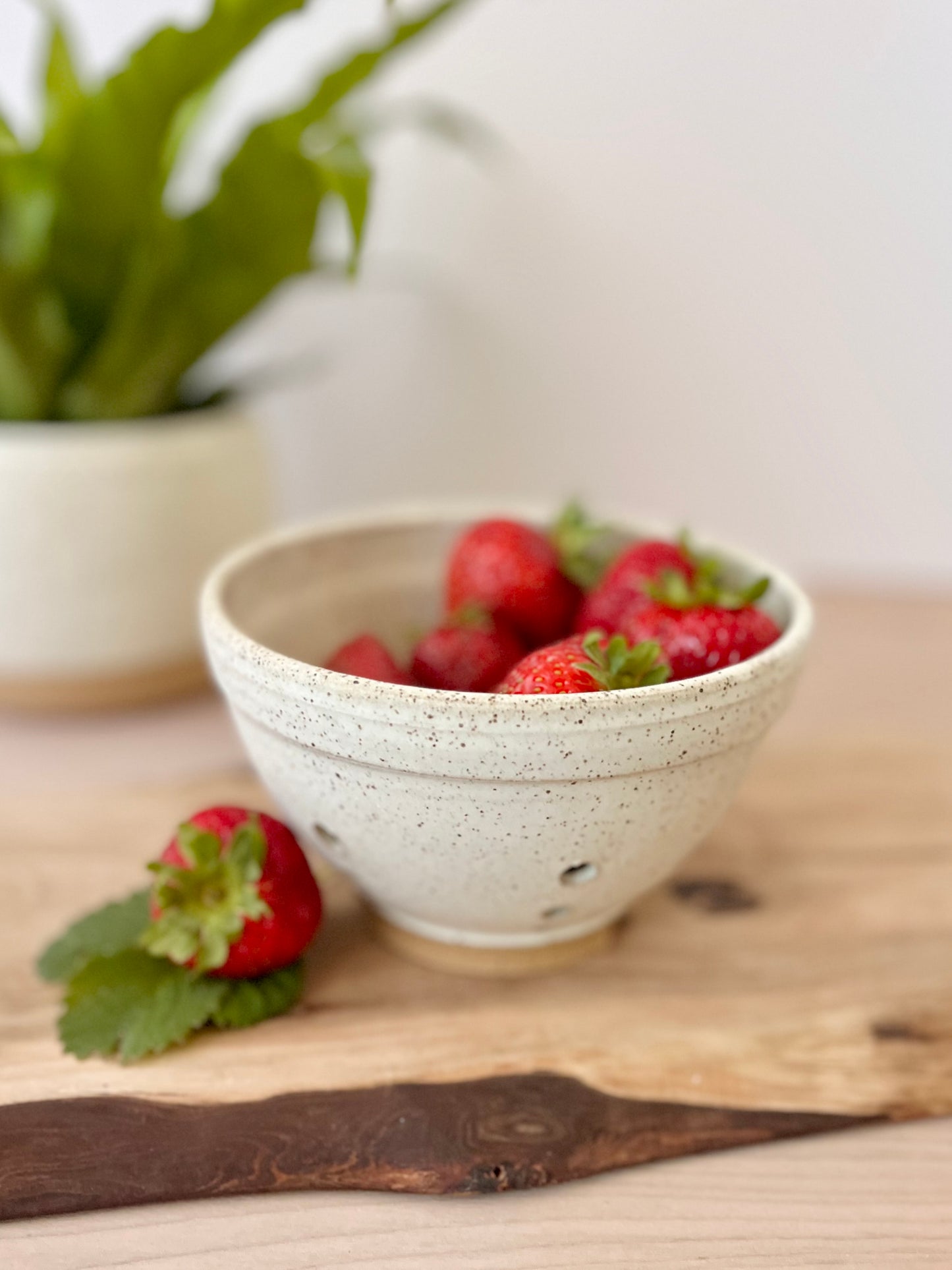 Berry bowl, Small hole pattern