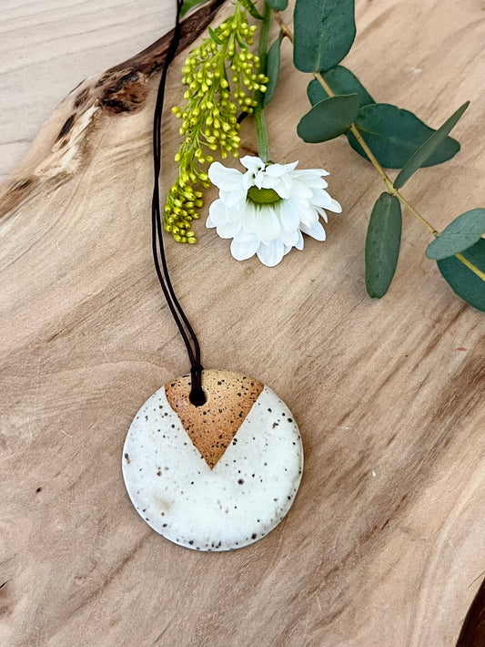 Pendant, Speckled disc