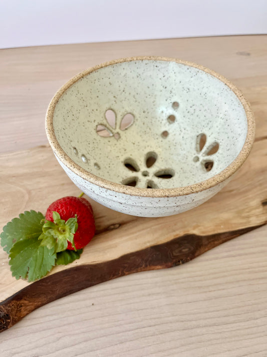 Berry bowl, Flower pattern